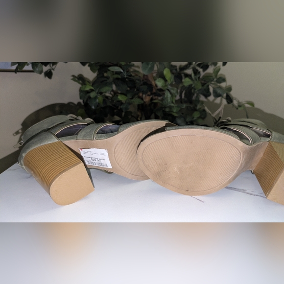 ❤️MUST GO❤️Sugar Olive Green Block Heel Sandals EUC - Picture 7 of 9